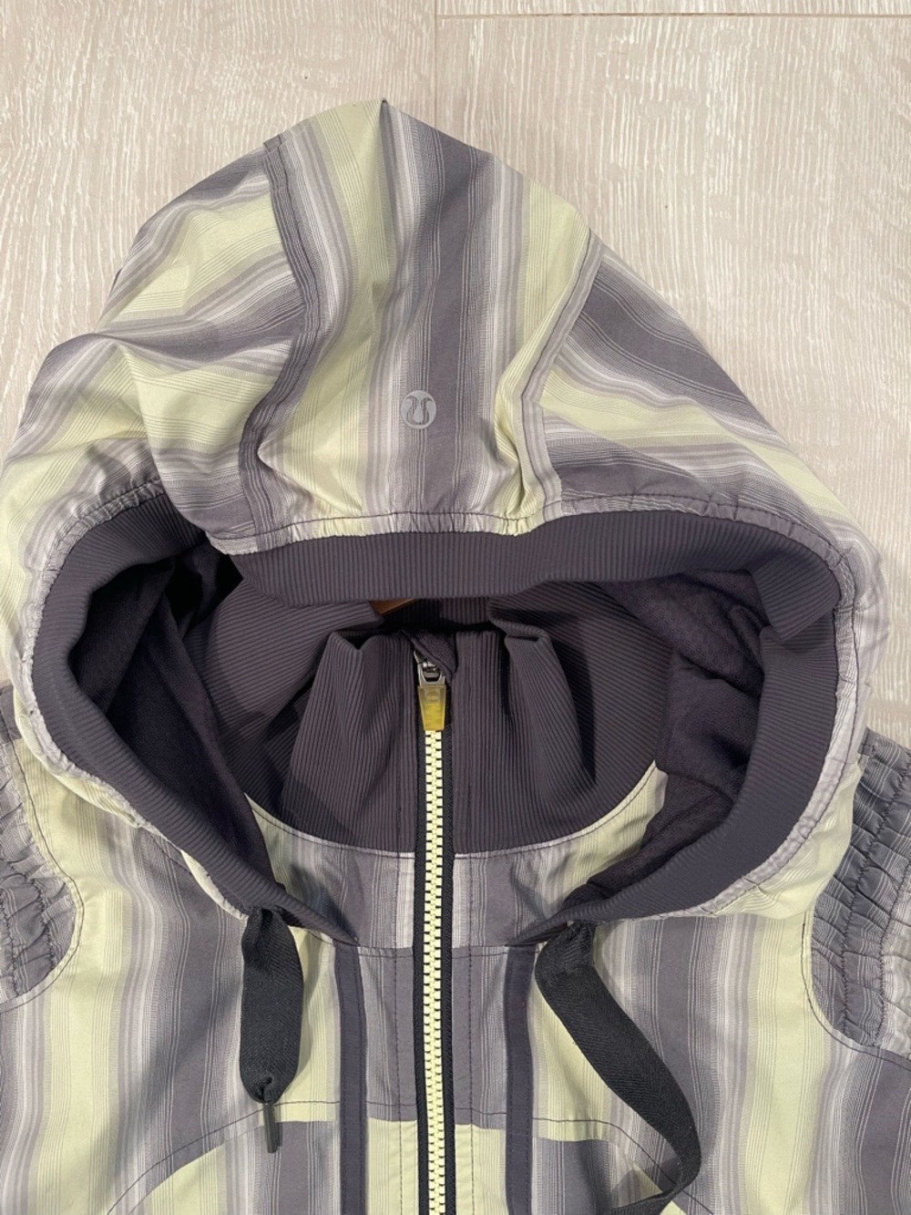 Lululemon Run Reflection Track & Field Jacket  Green Gray Stripes size 10 - Picture 5 of 15